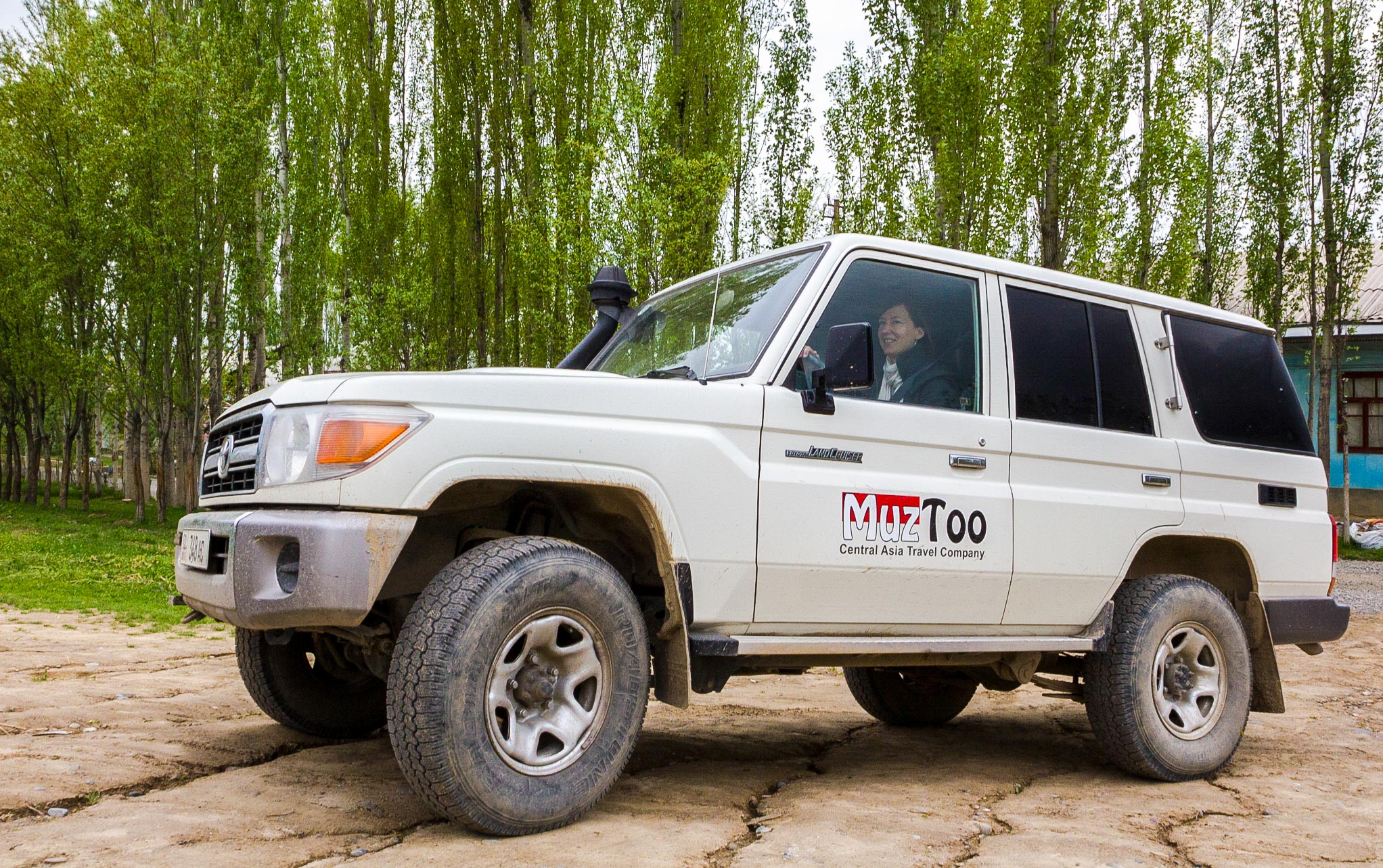 Toyota Landcruiser HZJ-76